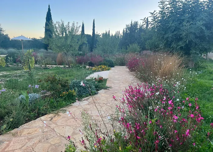 Alkis Farm And Residence